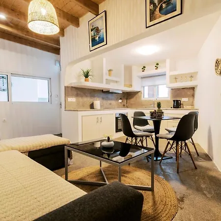 Nora's Ixia Summer House بيت للعطل *