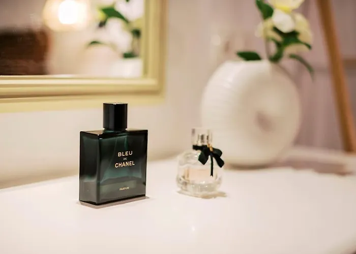 Nora's Ixia Summer House *