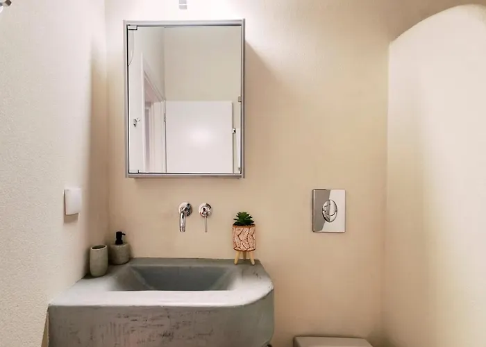 Nora's Ixia Summer House *