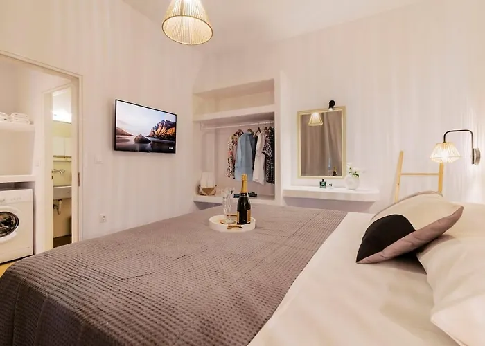 Nora's Ixia Summer House