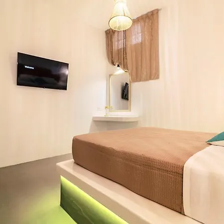 Nora's Ixia Summer House *