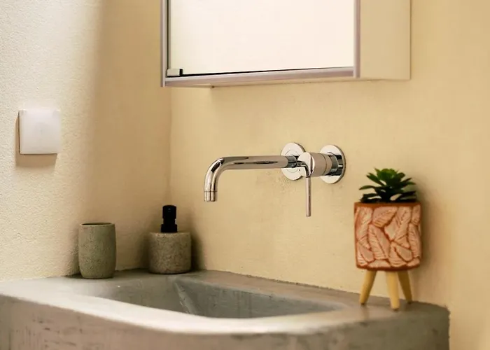 Nora's Ixia Summer House