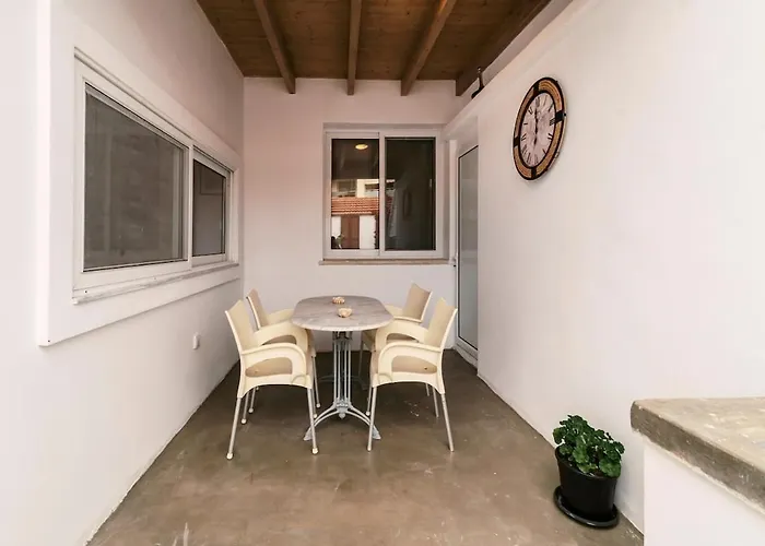 Nora's Ixia Summer House