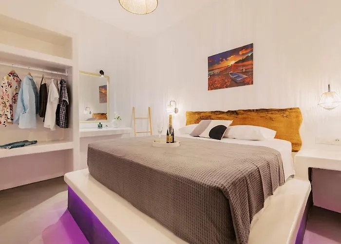 Nora's Ixia Summer House *