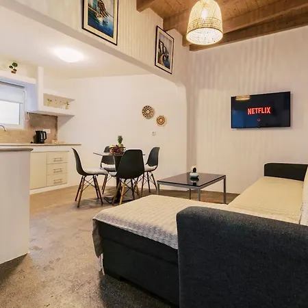 Nora's Ixia Summer House