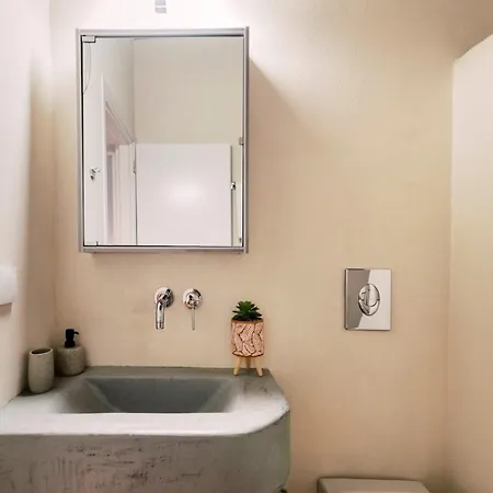 Nora's Ixia Summer House *