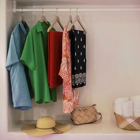 Nora's Ixia Summer House 이알리소스