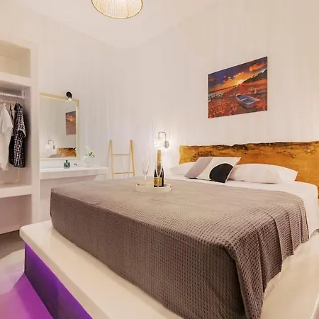 Nora's Ixia Summer House *